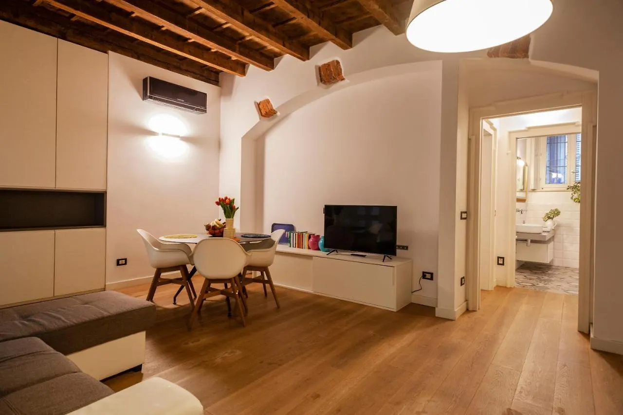 Corso Venezia, in una corte esclusiva riservata! Milano Appartamento